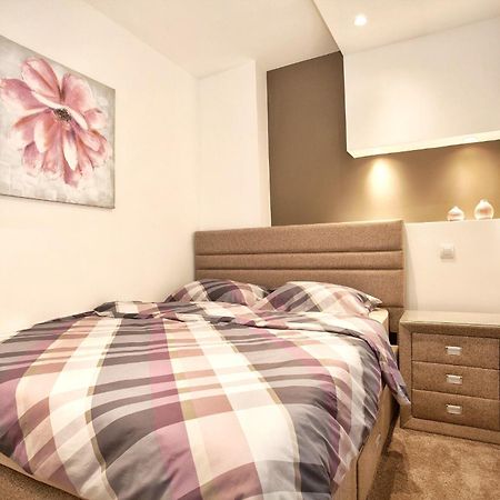 Hostgost Selected Suites - Skadarlija Square Belgrado Exterior foto