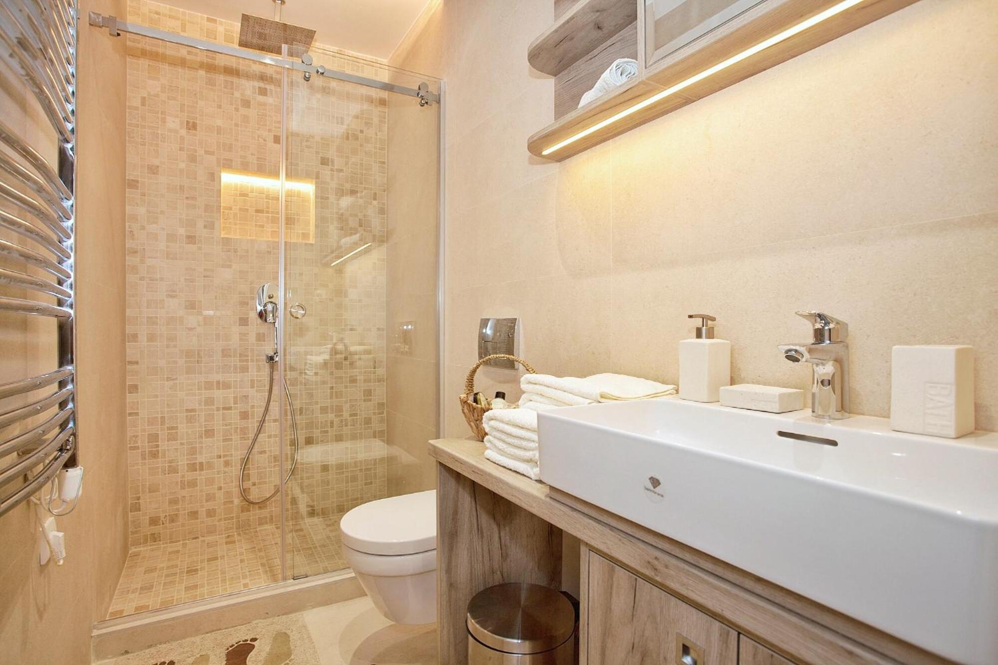 Hostgost Selected Suites - Skadarlija Square Belgrado Exterior foto