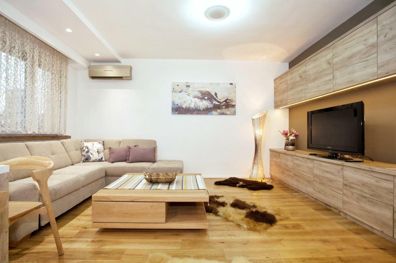 Hostgost Selected Suites - Skadarlija Square Belgrado Exterior foto